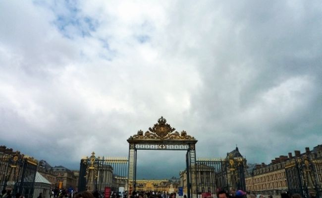 とにかく広ーい！<br />まずは最初の門をくぐって。