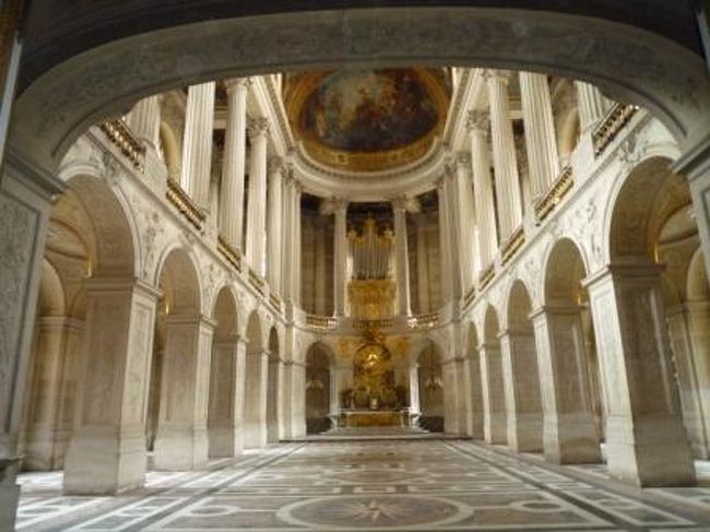 まずは、礼拝堂上部の廊下。