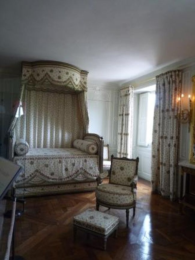 寝室。<br />これだったら気が散らずに眠れそう（笑）