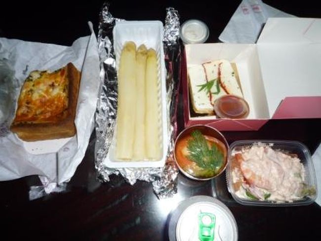 じゃじゃーん！！<br /><br />サラダにテリーヌにキッシュ・・・どれもこれも美味しぃ！<br />特に美味しかったのは、ホワイトアスパラとスモークサーモンのゼリー寄せ。<br />幸せ〜！<br /><br />こうして３日目の夜は更けていきました・・・<br /><br />最後まで読んで下さりありがとうございました！<br /><br />【４ｔｈ ｄａｙ】に続く・・・<br />http://4travel.jp/traveler/mitsubachimaaya/album/10482437/