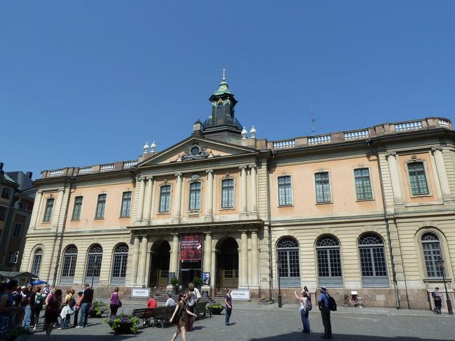 　ガムラスタンのノーベル・ミュージアムにやってきました。ここは各国語によるヴォイス・ガイドがあるようで、見物しても良いかなぁとも思ったのですが、他に自分にとって見るべきものがいくらでもあるので、トイレをお借りしただけです。<br /><br />　トイレは無料でしたよ。