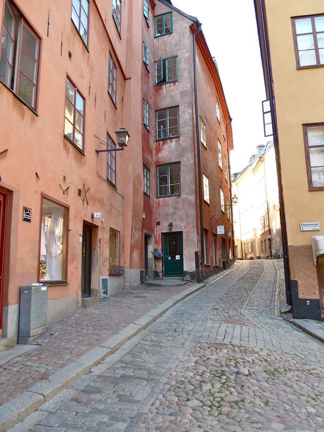 　これが日曜日ではなかったらどんな通りに見えるのか、もう一度見て見たい気持ちにさせられますが、こうだからこそ良いのかもしれないですね。