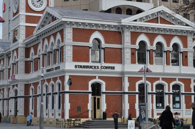 　トラムの駅近くにある建物、実はスターバックスです。