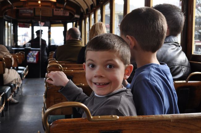 　地元の子供でしょうか？？