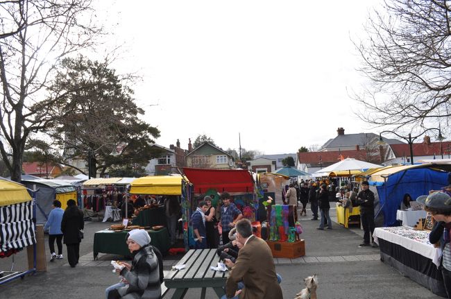 　フリーマーケットが行われていました。