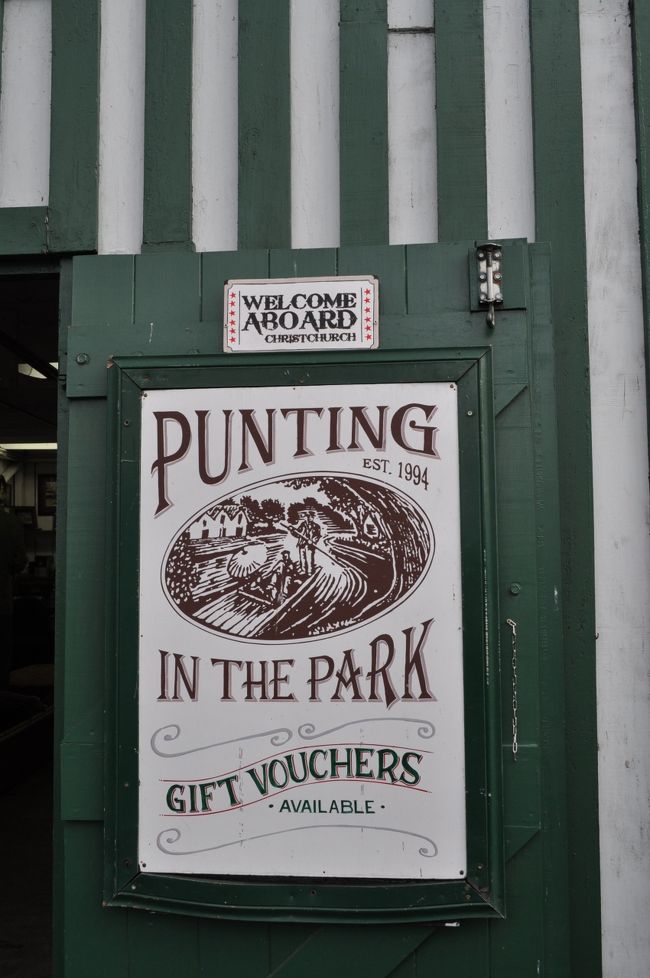 　少し歩いてエイボン川の近くにやってきました。<br />　これから、パンティングという舟遊びです。 