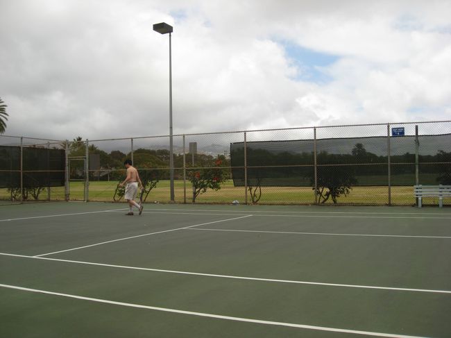 翌日曇り空でしたが、テニスへ