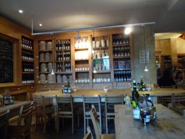 いかにも自然派って感じ。<br /><br />ここは、オペラ地区から近いサントノレ店。