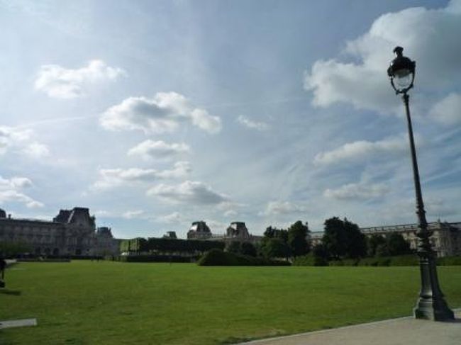 チュイルリー公園。<br /><br />今日はいいお天気だな〜♪