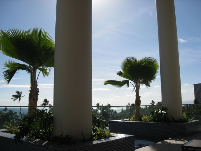 ハワイらしいプールサイド