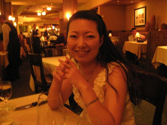 夕食は近所のステーキハウスへ