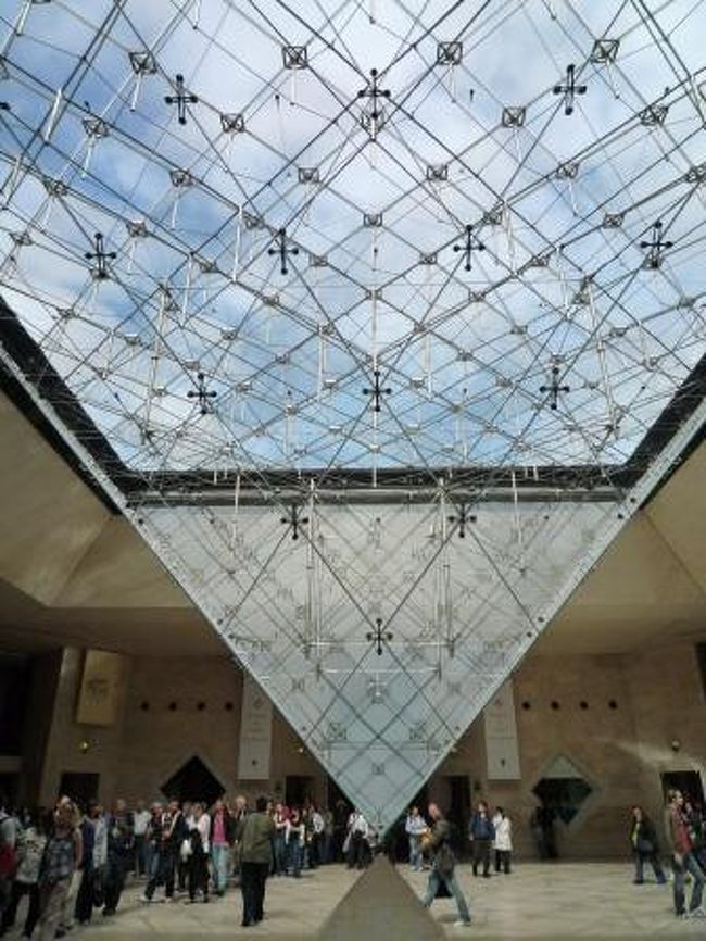 逆ピラミッド＝聖杯。<br /><br />って、またまた『ダ・ヴィンチ・コード』内のお話だけど・・・<br />うーん、何だか妙に納得。<br /><br /><br />駆け足で回ってきたけど、、一応満足♪<br />次回はもうちょいゆっくりとね。