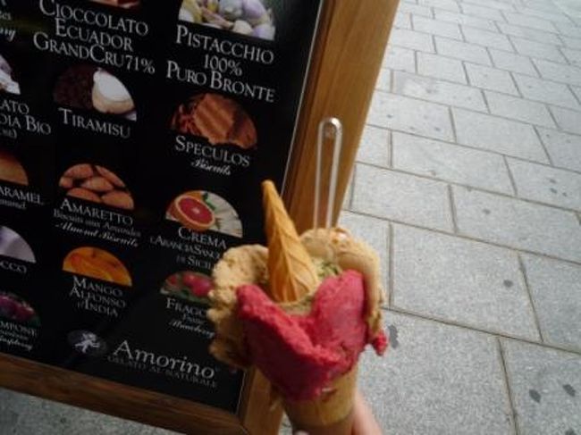 食後のデザート①<br /><br />イタリア発のジェラート店『Ａｍｏｒｉｎｏ』<br /><br />花びらみたいに盛り付けてくれるの～♪<br />ラズベリー＆カフェ＆ピスタチオ！<br />どれも超美味しぃ！！