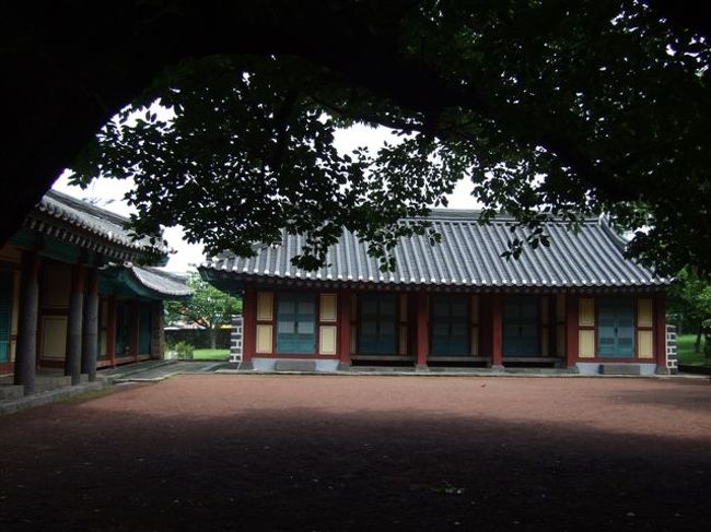 映写室<br />後でこの建物中で三性穴の神話についてアニメ等で説明を受けました。