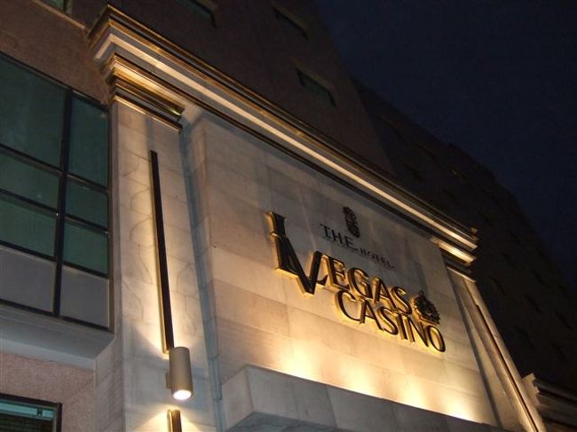 ザ・ホテル済州<br /><br />ホテル内にはカジノもありました。<br />が、子どもは入れないで断念。<br />まぁ、入り口まで行ったのですが敷居が高い雰囲気がしたので一人で入る勇気がなかったのですが^^;