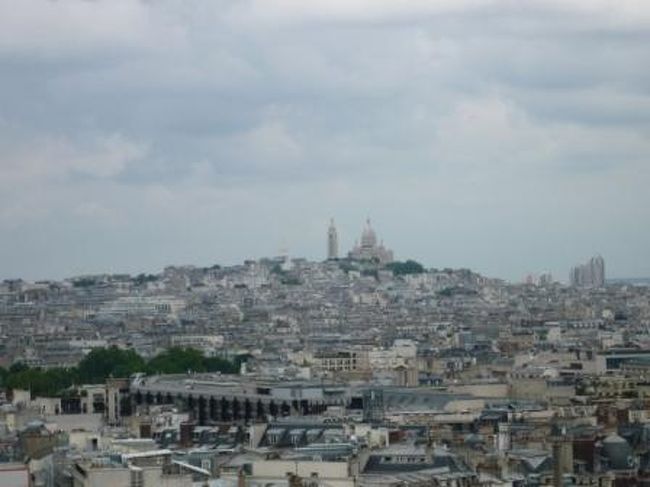 モンマルトルの方には、サクレ・クール寺院が。