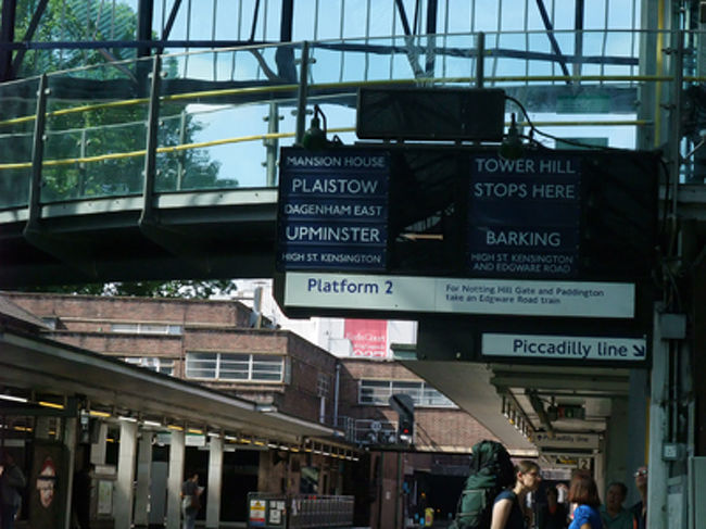 ロンドン地下鉄の行き先案内。<br />ずっと変わらないこと前提のつくりだね。
