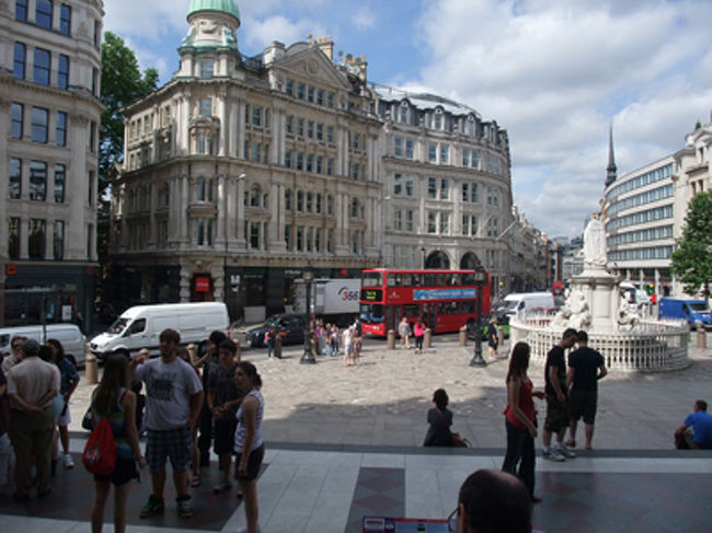 ダブルデッカーみると、すごくロンドンにきた気分になる。いまさら？