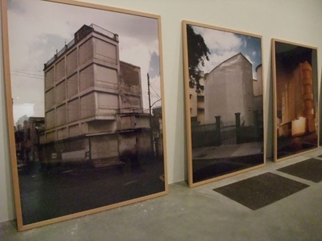 テート・モダンにはロスコみにきたんだけど、小さいの１つしか無かったよ。。。空振りな気分だ。<br /><br /><br />今までぜんぜん知らなかった人たちの作品で、よい感じのものにいろいろと出会えたのはよかった！