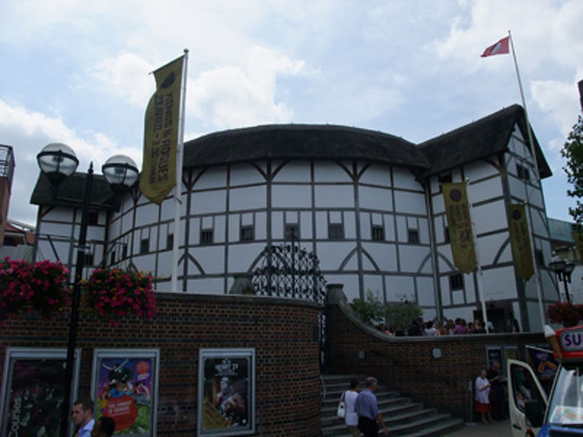 テムズ沿いをぷらぷら歩いてクローブ座