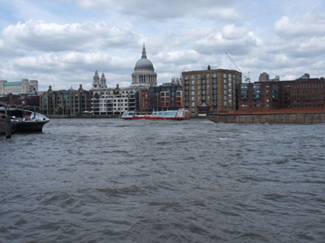 テムズはかなり波がある。風あったっけ？この日。あまりなかったような気がするけど。