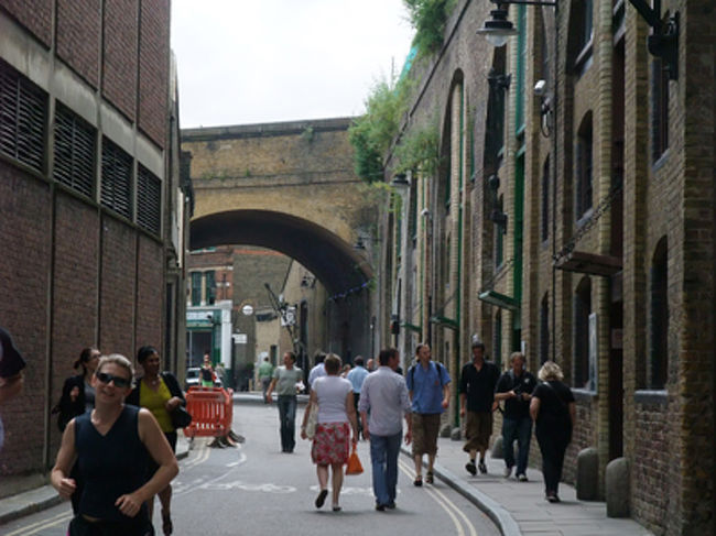 街なみにつられて散歩。<br /><br />おなか減ってきたなああ。