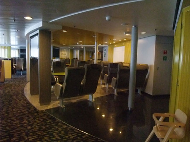 椅子席。<br /><br />椅子席だと安いけど、寝られなさそうだから今回はやめてみた。