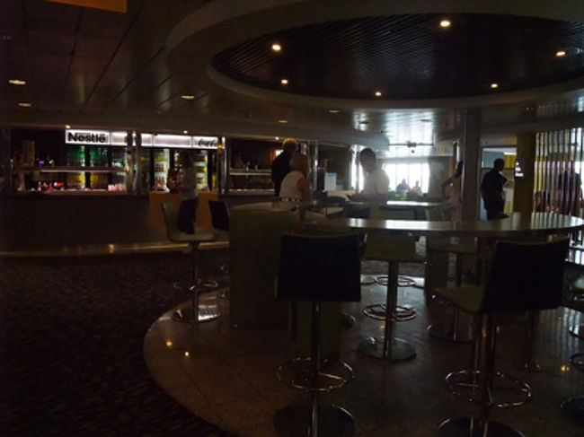 テイクアウトのカフェ。<br /><br />船内価格で高いのかと思ってたら、わりに普通。<br />ポンドもユーロも使える。