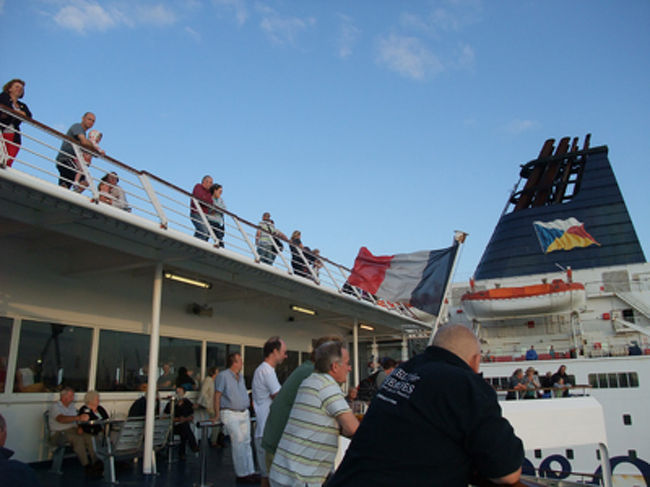 ブリタニーフェリーは、フランス船籍なんだ。<br /><br />船内のお店は基本「ボンソア」だったしね。