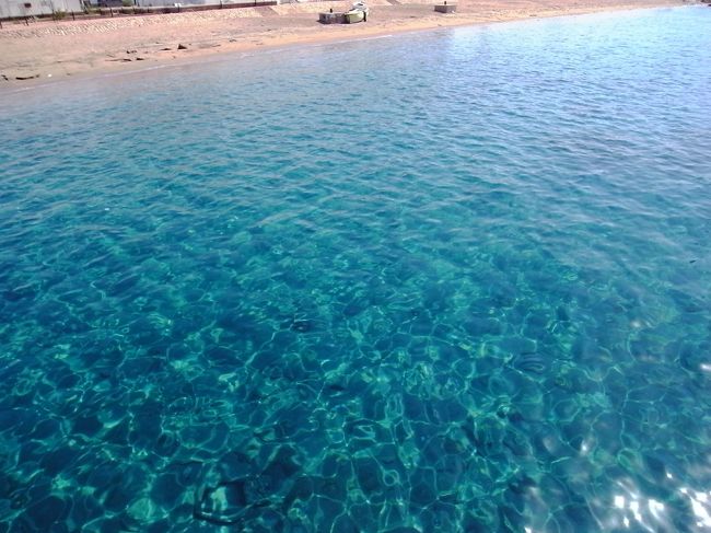 港なのに、海の青さハンパないです！！<br />全部見えてる。<br />もうダイビングしなくっていいかもって気分になるぐらい。<br />