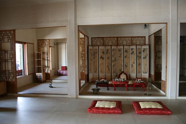 質素だけど、手の込んだ調度品が素敵でした。でも、復元品なのかな〜