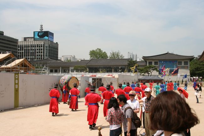 まだ正面は工事中の場所が多いです。