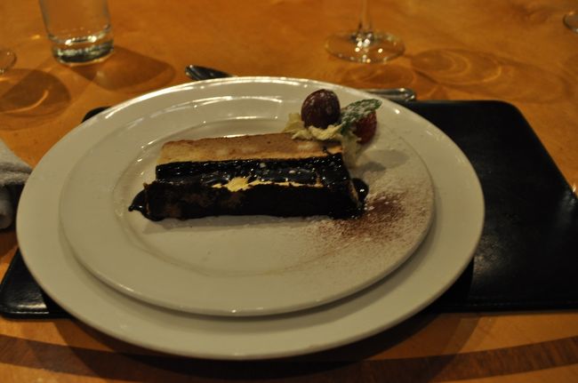 　デザートのケーキです。<br />　今日もたくさん食べすぎました。