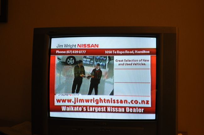 　テレビ番組です。中古車販売の情報をずっと流していました。