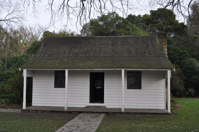 　こちらは、ディーンズ兄弟が最初に建てたコテージだとか。<br />　この辺では、一番古い建物だそうです。