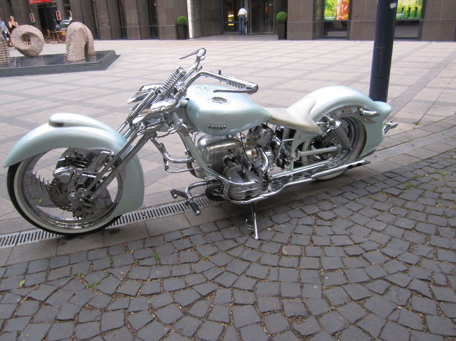 街角に止めてあったバイク