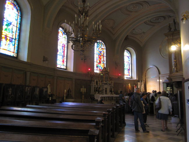 聖イシュトヴァーン大聖堂<br /><br />昨日は時間外で見れなかった聖なる右手の礼拝堂に行った。