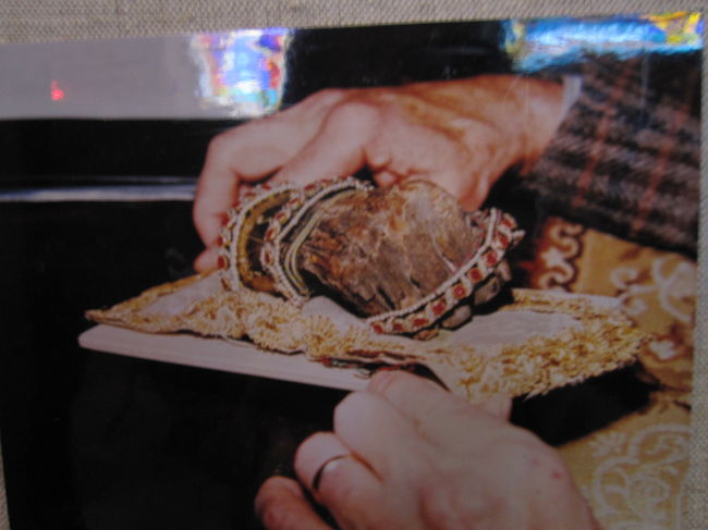 聖なる右手のミイラ<br /><br />中に貼ってあるポスター