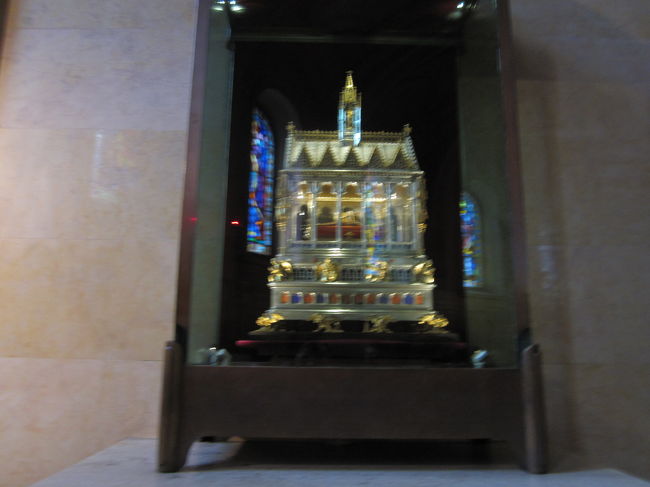 聖なる右手<br /><br />聖イシュトヴァーンの右手が保管されている。<br />Ft200で１分ほどライトアップされるが、なかなかピントが合わなかった。