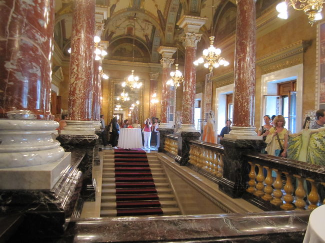 オペラ座ツアー<br /><br />１５〜１６時。<br />ツアー料金 Ft2800、写真撮影Ft500。<br /><br />