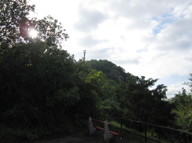 要塞<br /><br />ゲッレールトの丘の上にある要塞に上ってみた。