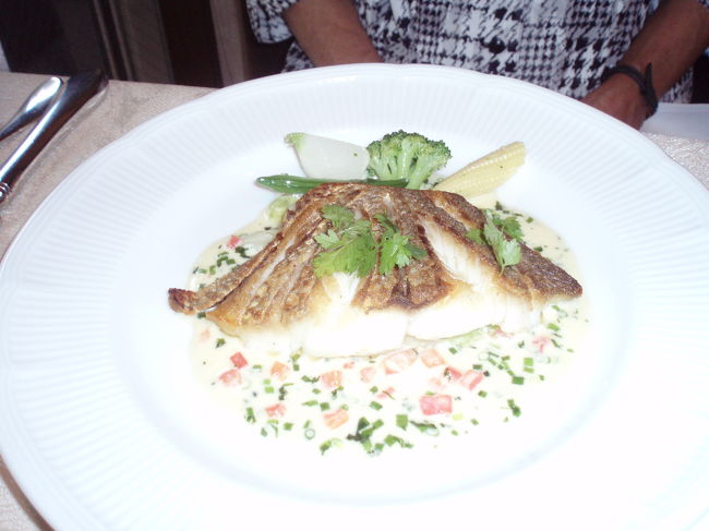 <br />母の選んだ　鯛のなんたらかんたらクリームソース。<br /><br />鯛がカリカリに焼いてあり、美味でした。