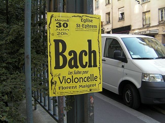 この日のプログラム。<br />バッハの無伴奏チェロ曲。<br />教会の中は、ろうそくの灯りだけ。<br />自然の光の中で聞くバッハは、とても幻想的でした。