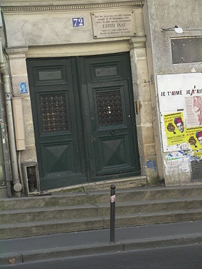 ピアフはこの家の階段！で生まれたそうです。