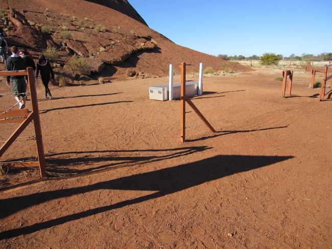さて、もう一度登山口に行ってみると・・・<br /><br />開いてるー！！