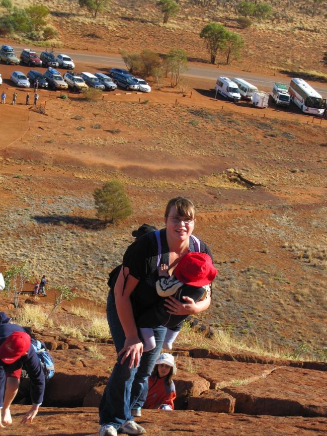 ベビーを抱っこして登山している肝っ玉母ちゃんもいました。