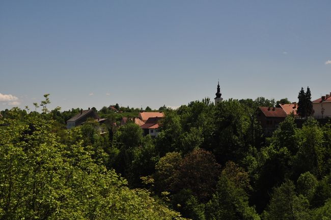 快走列車は昼前にザクレブに到着。<br /><br />駅で両替したあと、急いでバスターミナルへ。<br />プリトヴィツェへ向かいます。<br />ザグレブ滞在時間約３０分。<br /><br />風のごとくバルカン半島を駆け抜けています。<br />