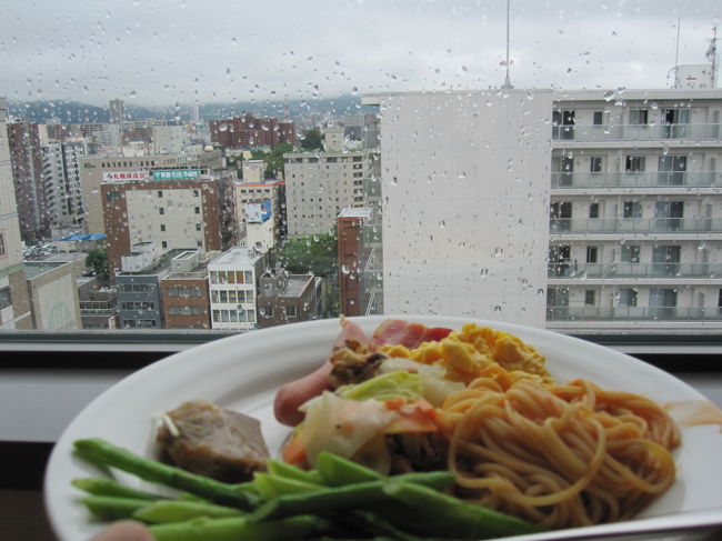 外はあいにくの雨。。。。少し肌寒し。。。