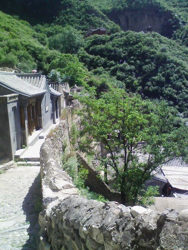 明の時代のまま現存する山間の村(だっけ？)、川底下村。5時起きで行きました。遠い〜