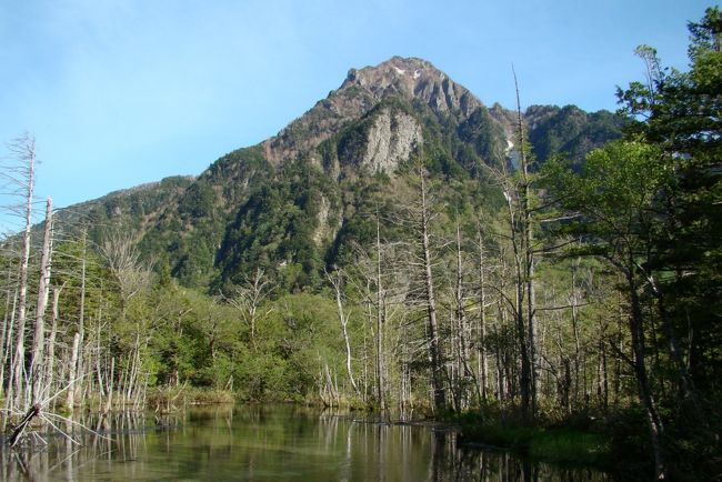 岳沢湿原から眺める六百山